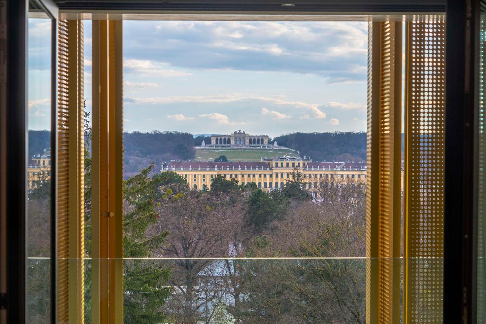 Отель Doubletree By Hilton Vienna Schonbrunn Экстерьер фото